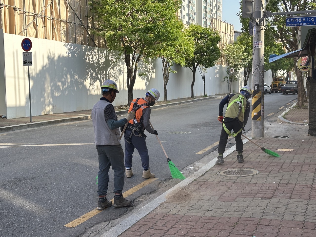 이문1동 도로 청소 관련해서 건설회사? 칭찬합니다. 이미지 3 - 본문에 자세한설명을 제공합니다.