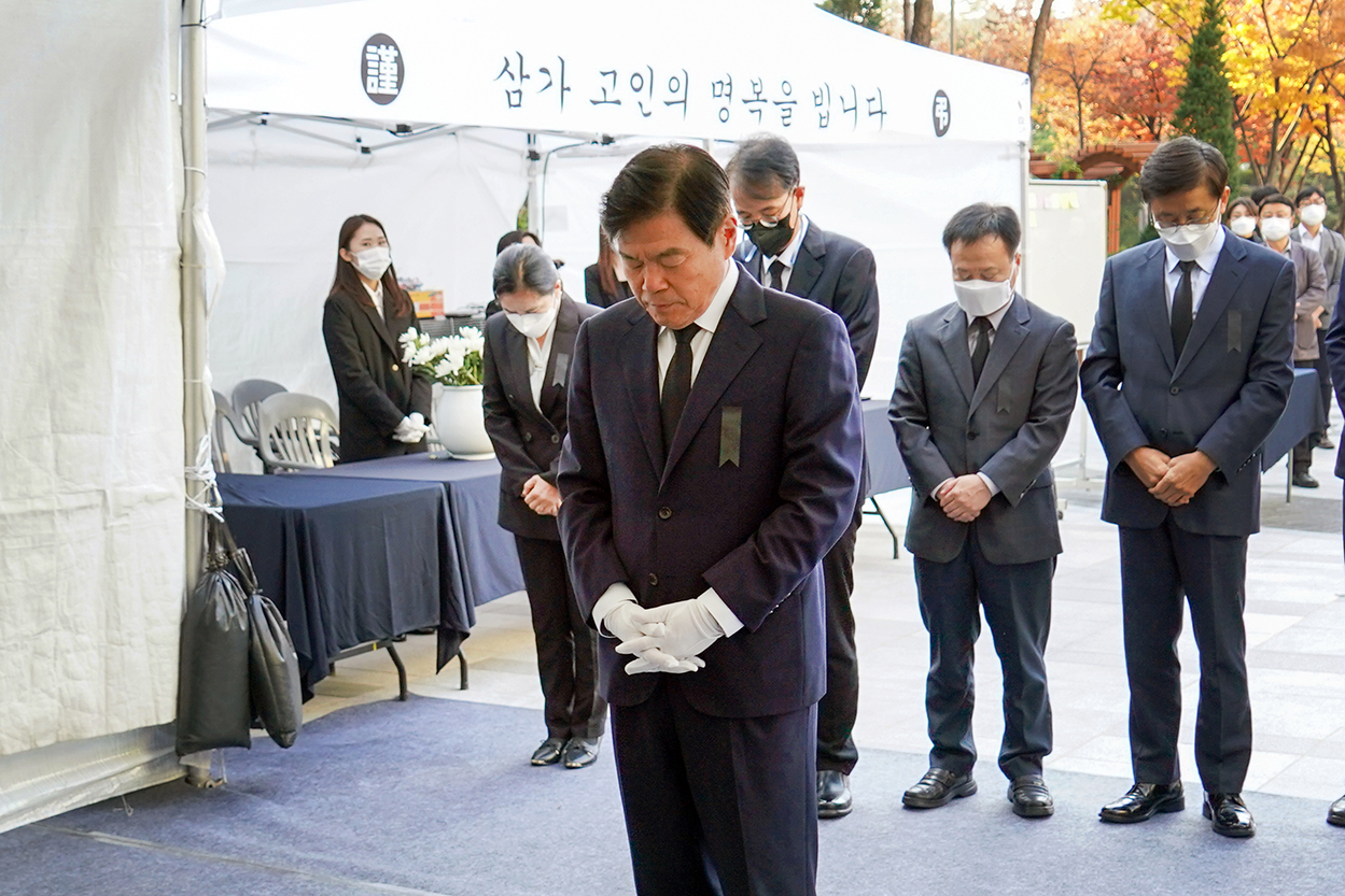 이태원참사 합동분향소 동대문구청 앞 광장 설치 이미지 1 - 본문에 자세한설명을 제공합니다.