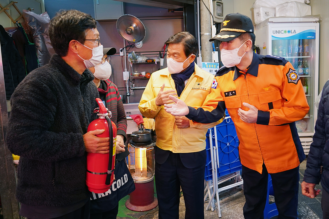 안전점검의 날 맞이 전통시장 안전점검 이미지 3 - 본문에 자세한설명을 제공합니다.