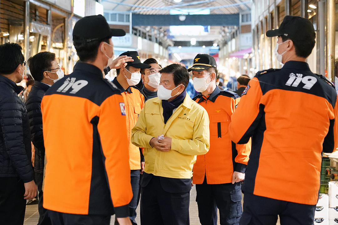 안전점검의 날 맞이 전통시장 안전점검 이미지 4 - 본문에 자세한설명을 제공합니다.