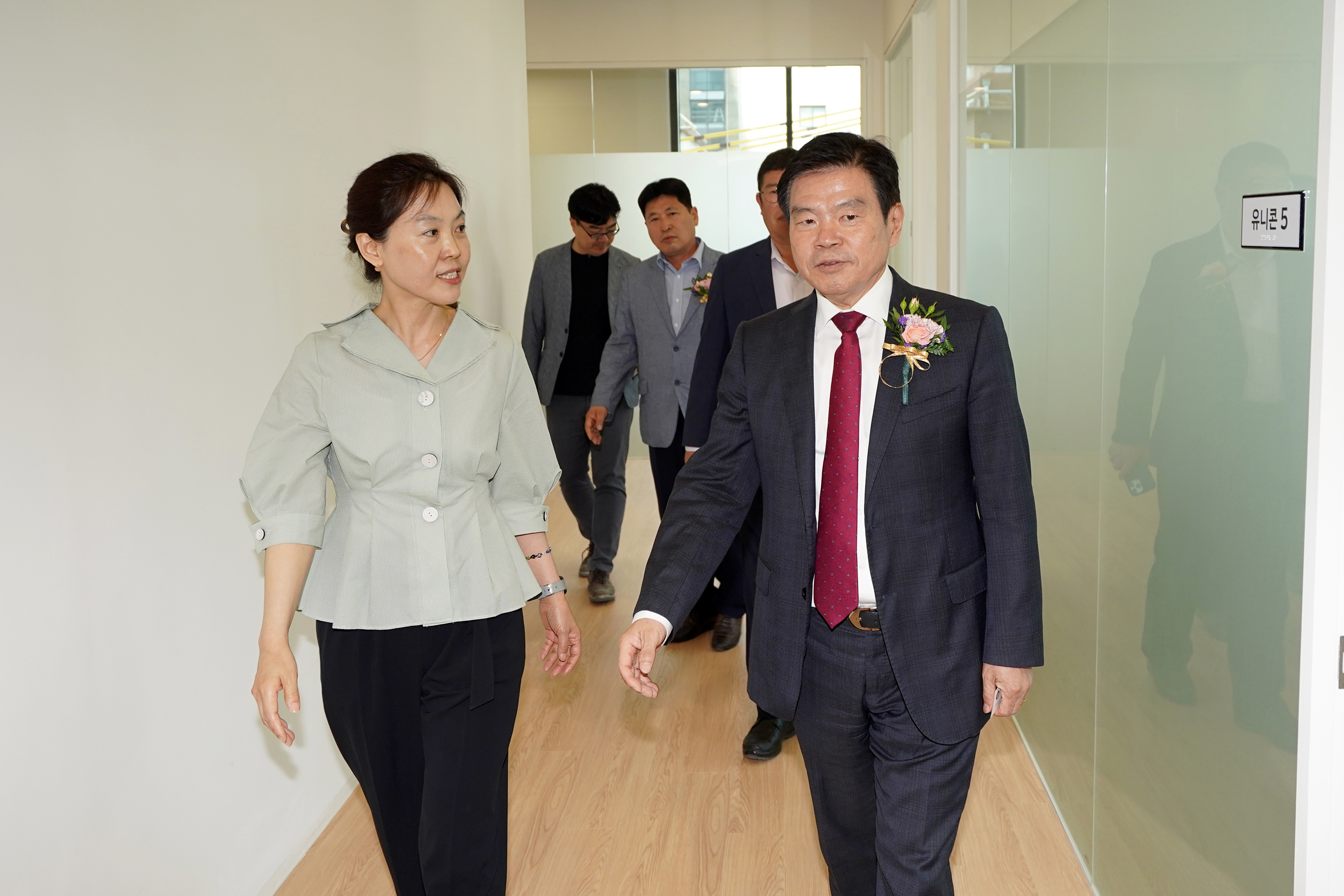 청년들의 참여를 활성화하여 정책 효율성을 높이는 관내 3개 대학 업무협약 이미지 9 - 본문에 자세한설명을 제공합니다.