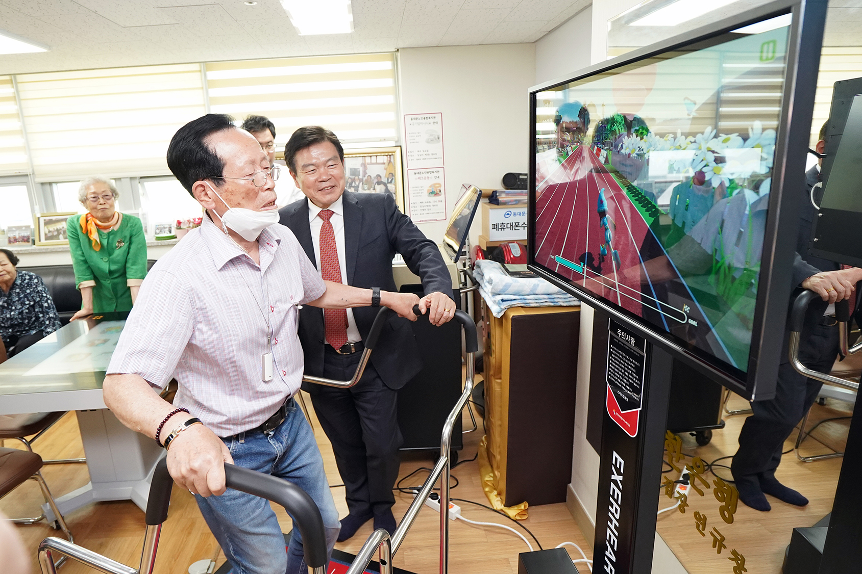 답3경로당, 창방경로당, 6.25 참전용사 동대문구지회 방문 이미지 1 - 본문에 자세한설명을 제공합니다.