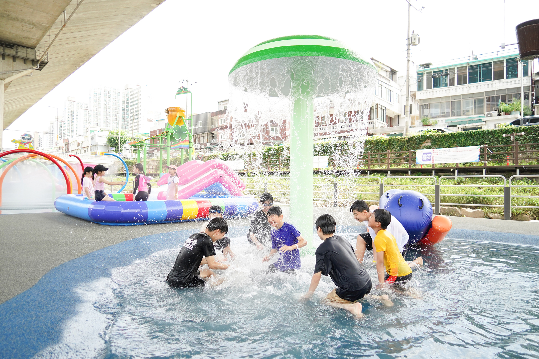 정릉천 제기맑은샘 물놀이장 개장 이미지 4 - 본문에 자세한설명을 제공합니다.
