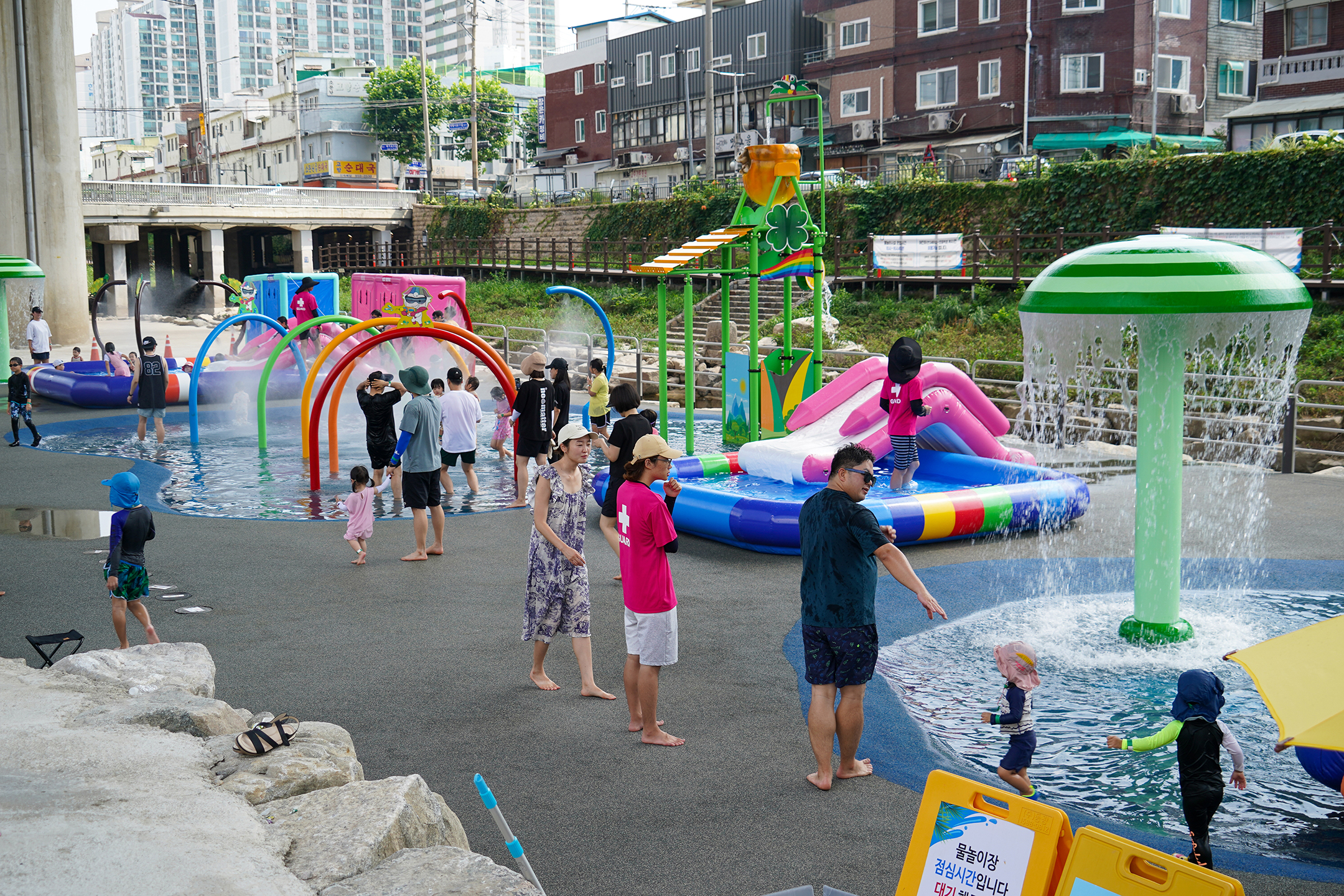 정릉천 제기맑은샘 물놀이장 개장 이미지 9 - 본문에 자세한설명을 제공합니다.