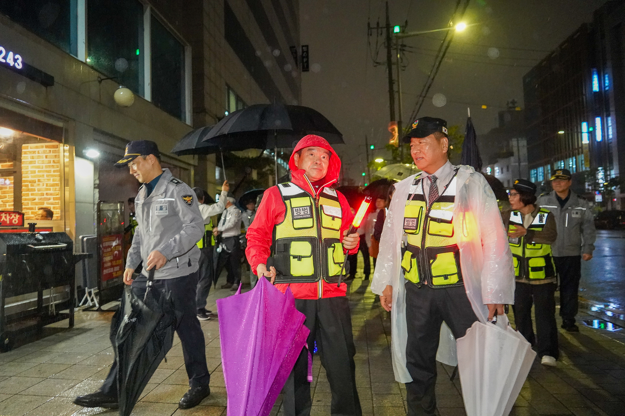 자율방범대·동대문구·동대문경찰서 야간합동 순찰 이미지 6 - 본문에 자세한설명을 제공합니다.