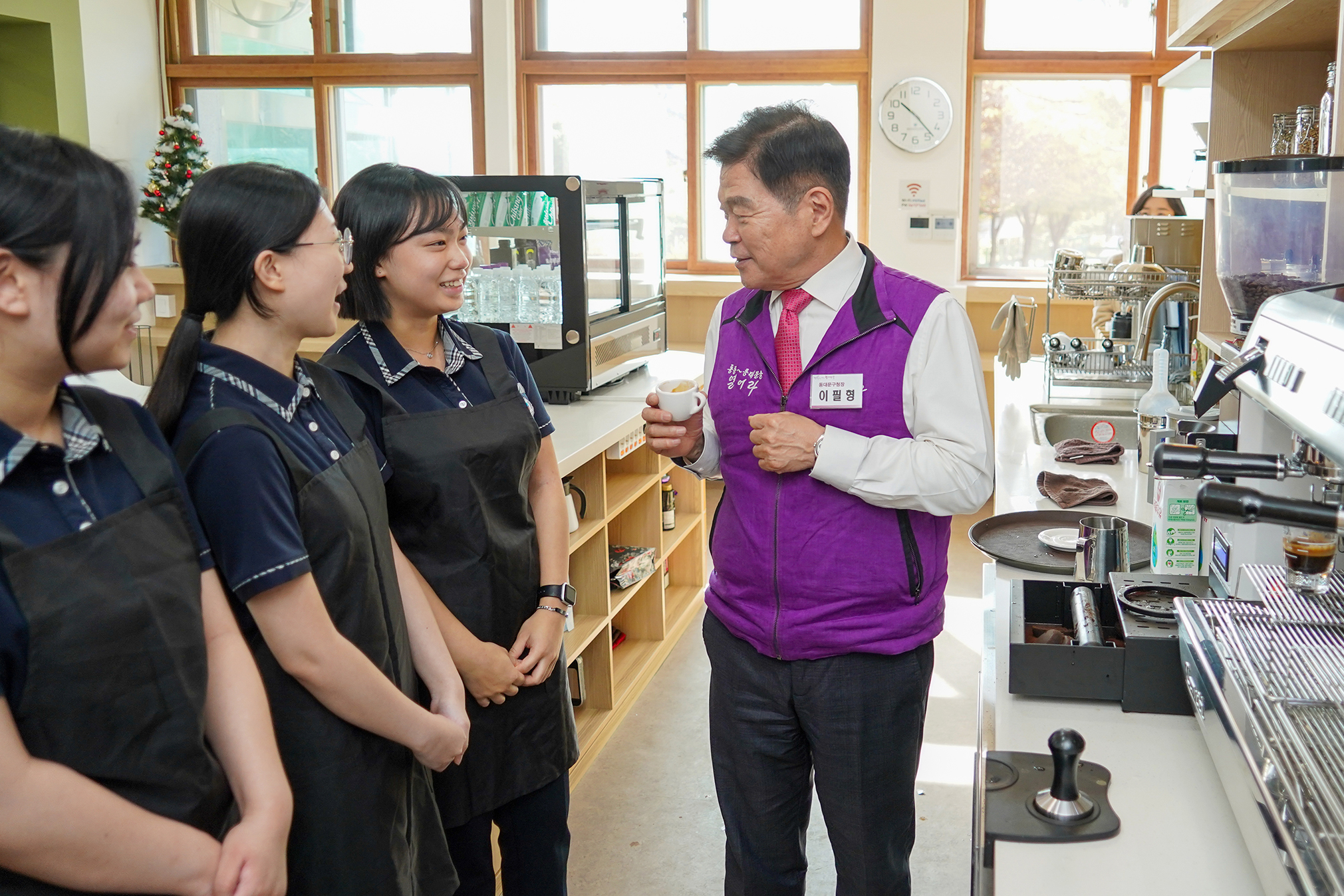 학교로 찾아가는 간담회 진행 이미지 2 - 본문에 자세한설명을 제공합니다.