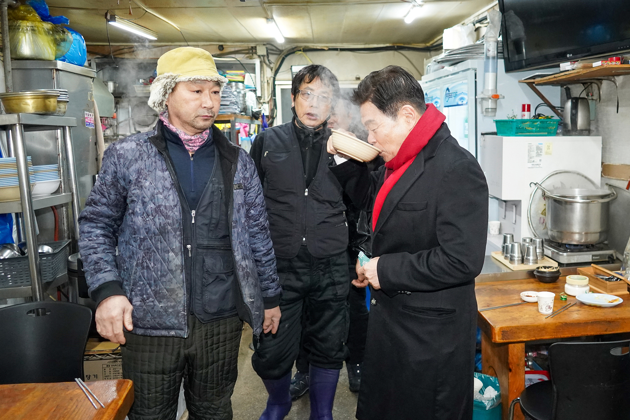 설 명절 맞이 전통시장 방문 이미지 2 - 본문에 자세한설명을 제공합니다.