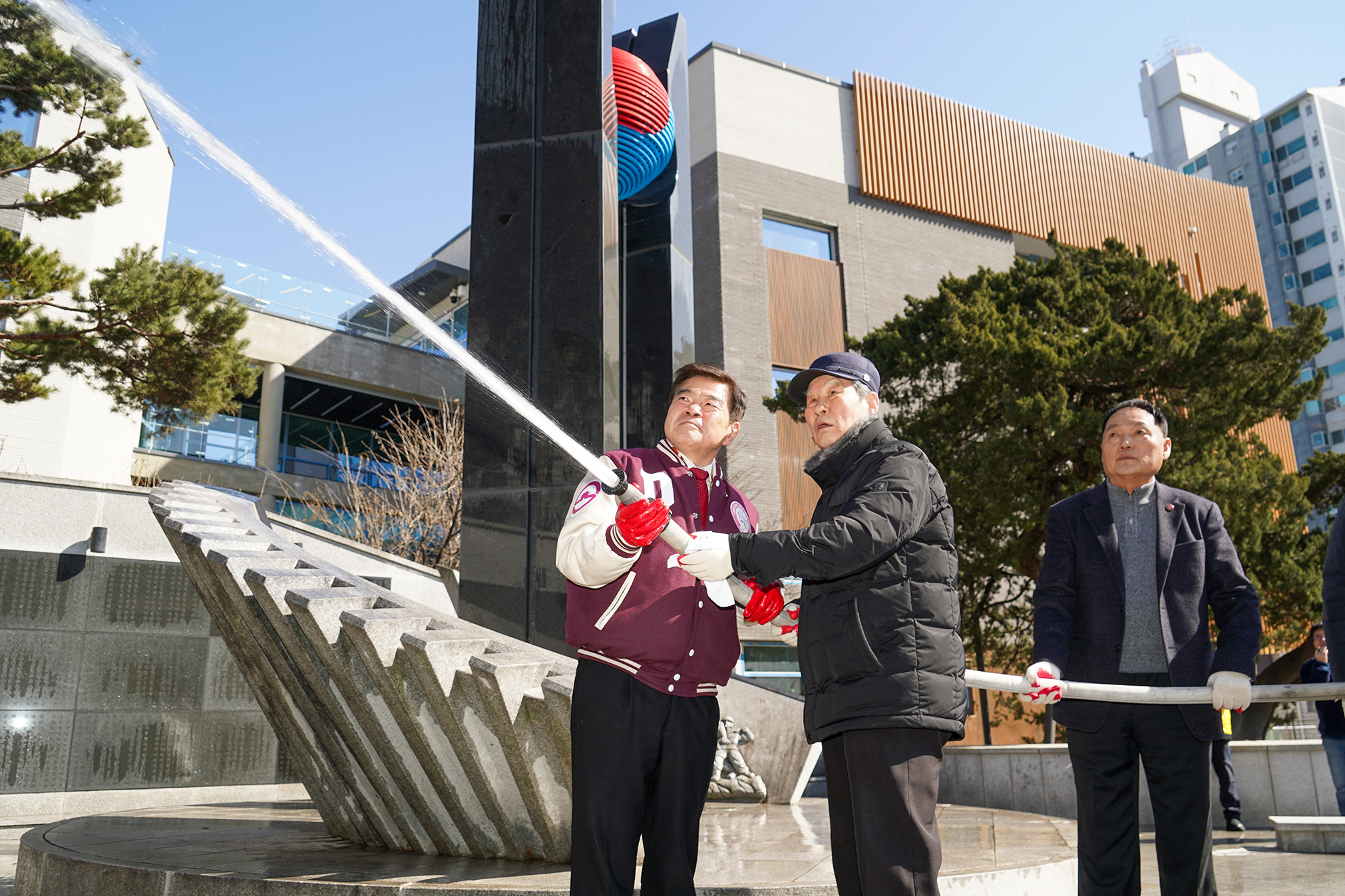 참전유공자명비 환경 정비 이미지 1 - 본문에 자세한설명을 제공합니다.