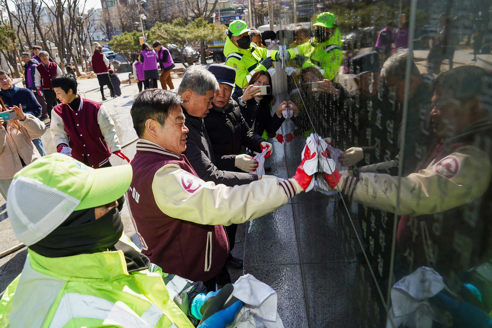 참전유공자명비 환경 정비 이미지 3 - 본문에 자세한설명을 제공합니다.