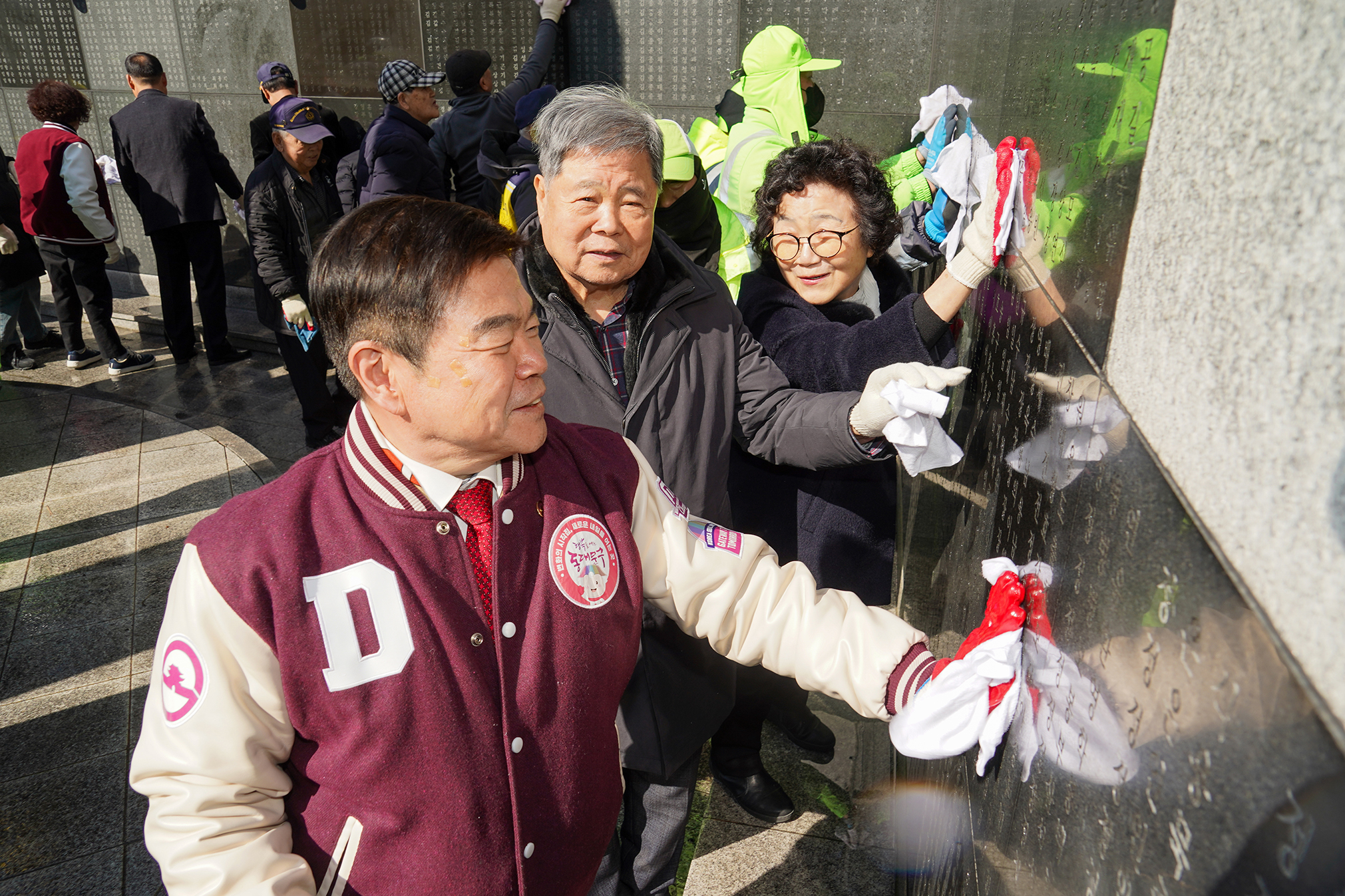 참전유공자명비 환경 정비 이미지 4 - 본문에 자세한설명을 제공합니다.