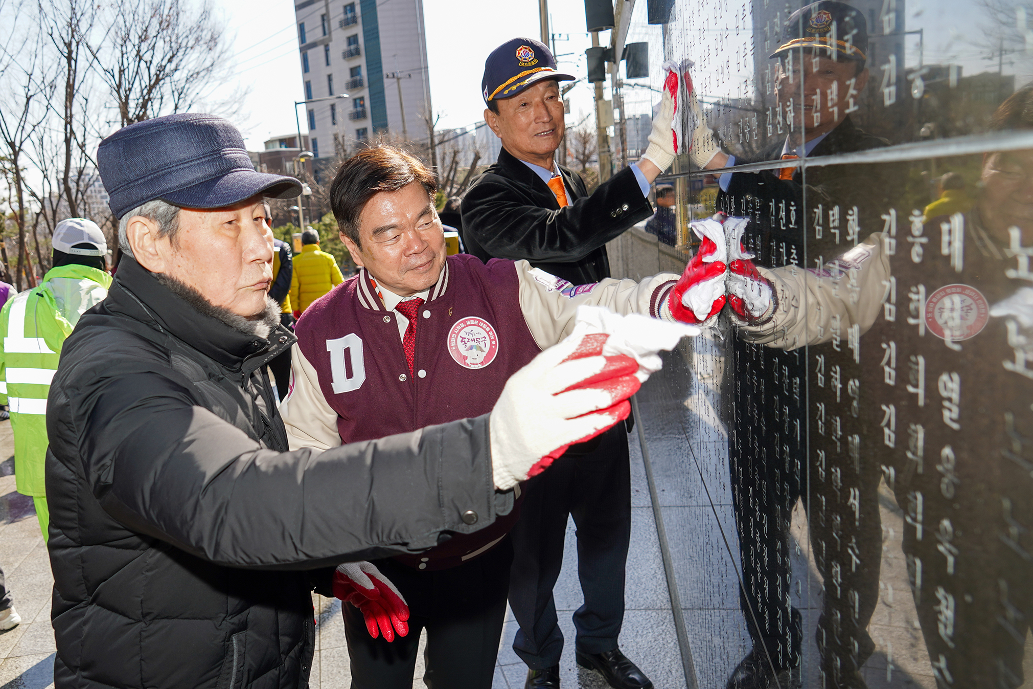 참전유공자명비 환경 정비 이미지 8 - 본문에 자세한설명을 제공합니다.