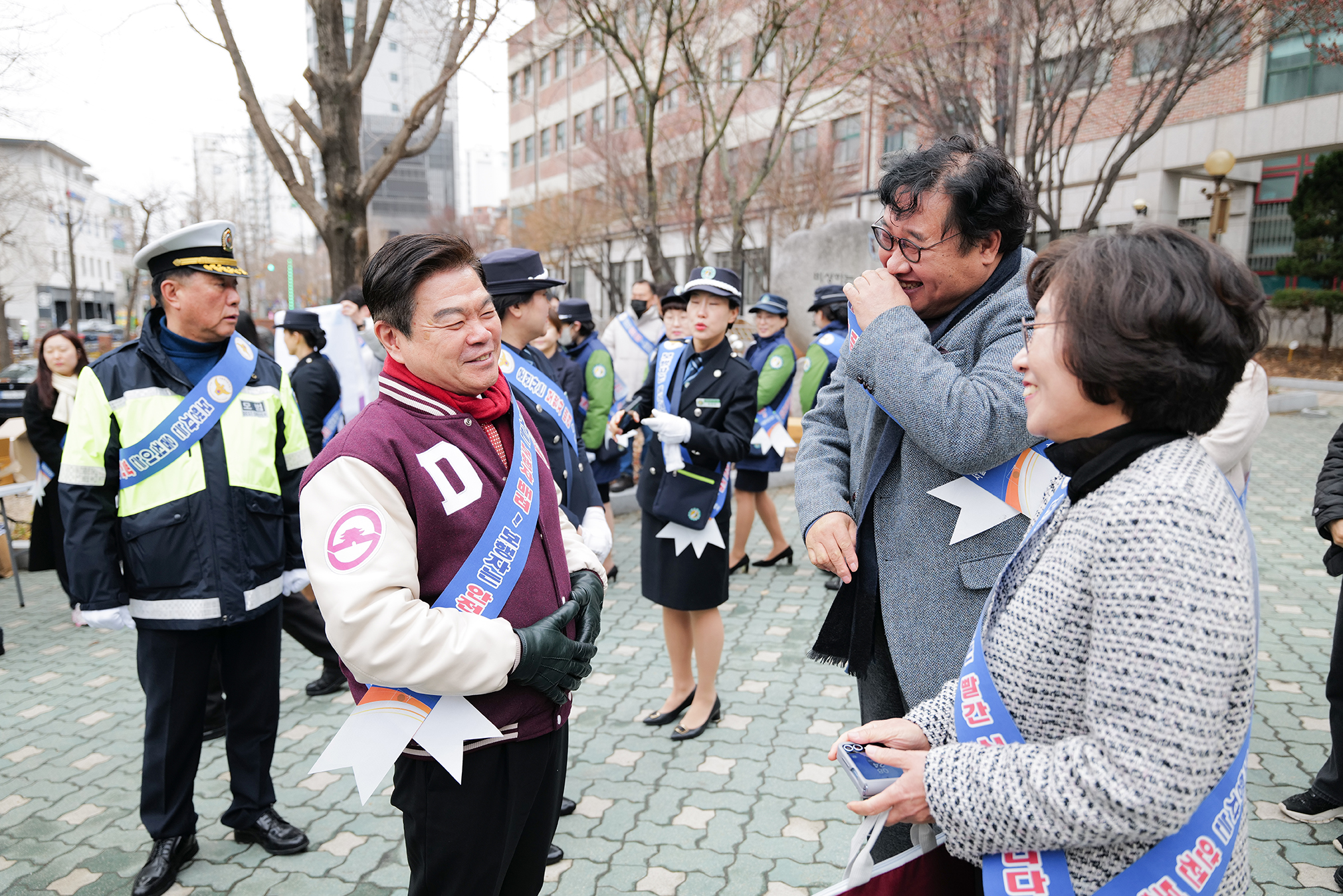 답십리초교 통학로 교통안전 캠페인 이미지 1 - 본문에 자세한설명을 제공합니다.