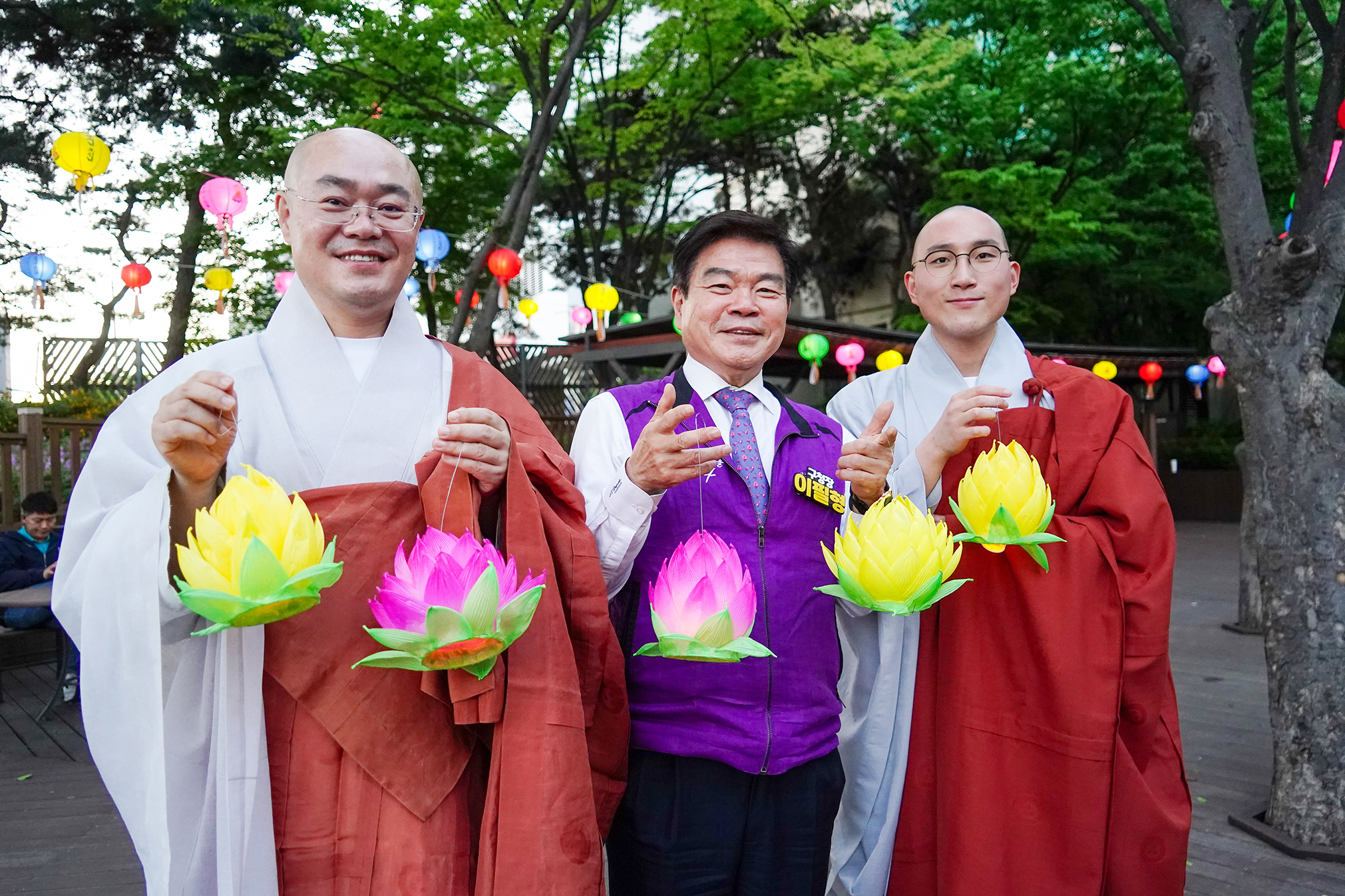 부처님오신날 맞이 연등 점등행사 이미지 2 - 본문에 자세한설명을 제공합니다.