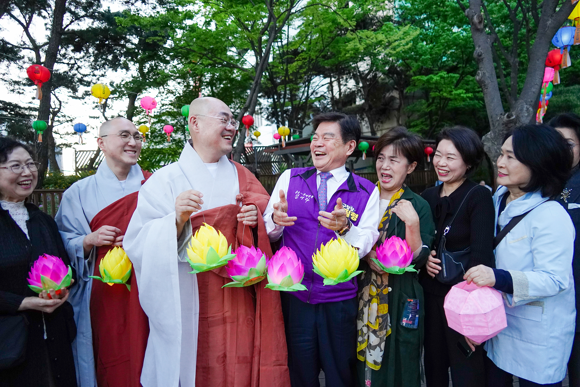 부처님오신날 맞이 연등 점등행사 이미지 3 - 본문에 자세한설명을 제공합니다.