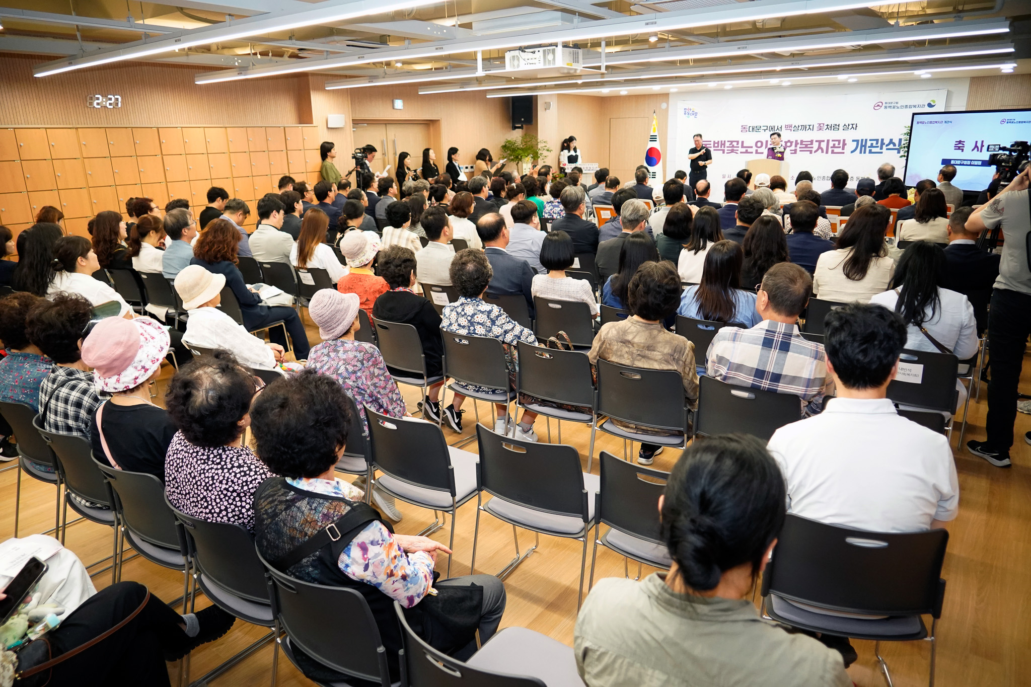 동백꽃노인종합복지관 개관 이미지 1 - 본문에 자세한설명을 제공합니다.