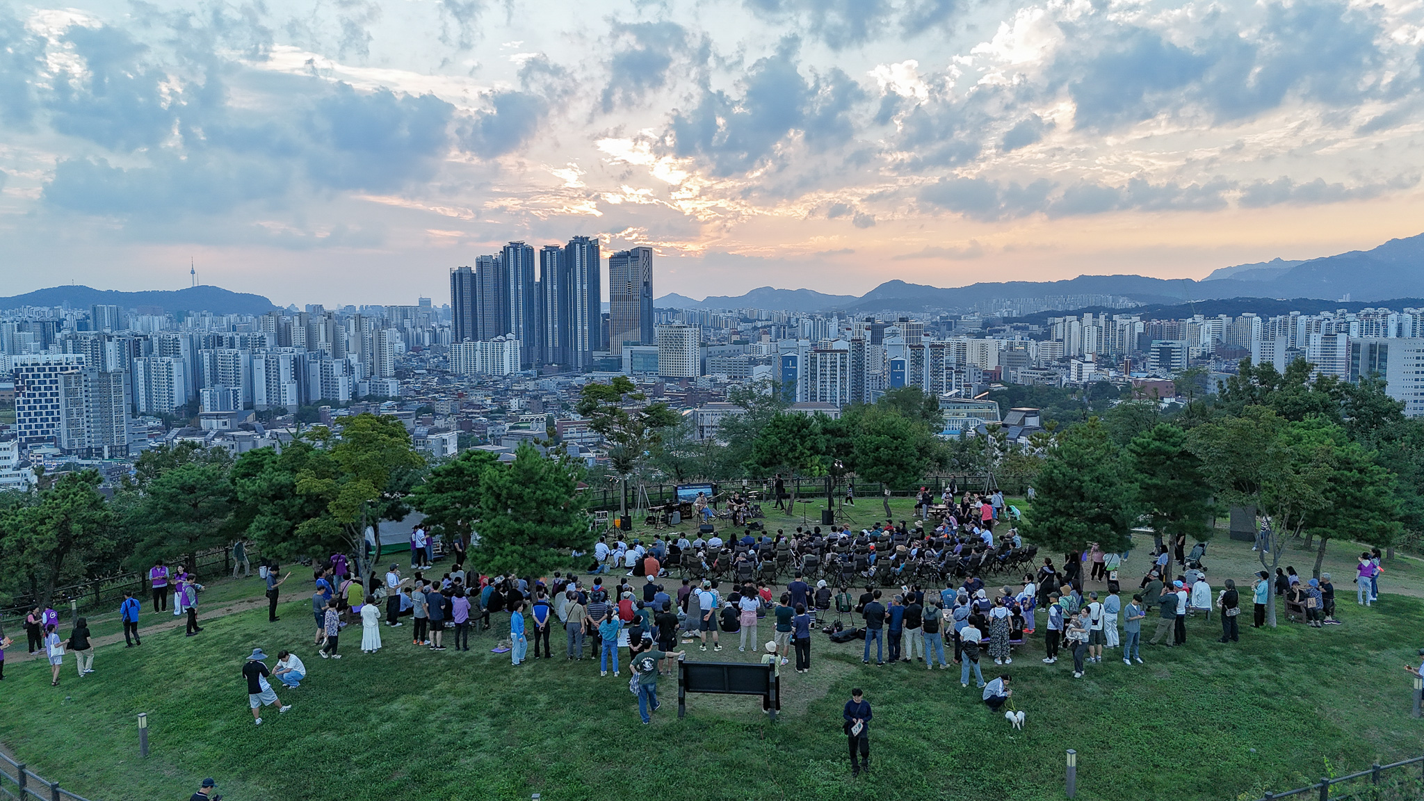 배봉산 노을음악회 이미지 3 - 본문에 자세한설명을 제공합니다.