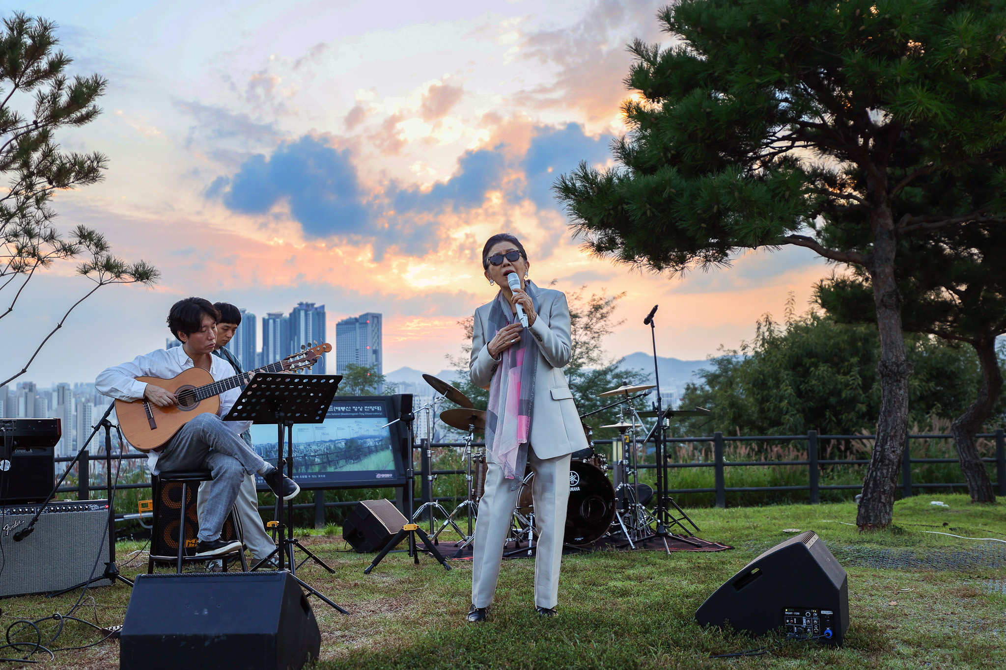 배봉산 노을음악회 이미지 6 - 본문에 자세한설명을 제공합니다.