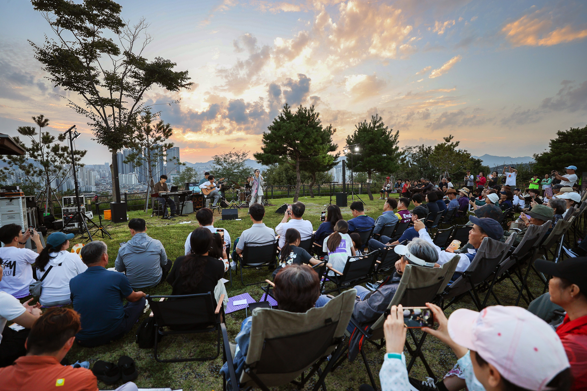 배봉산 노을음악회 이미지 7 - 본문에 자세한설명을 제공합니다.