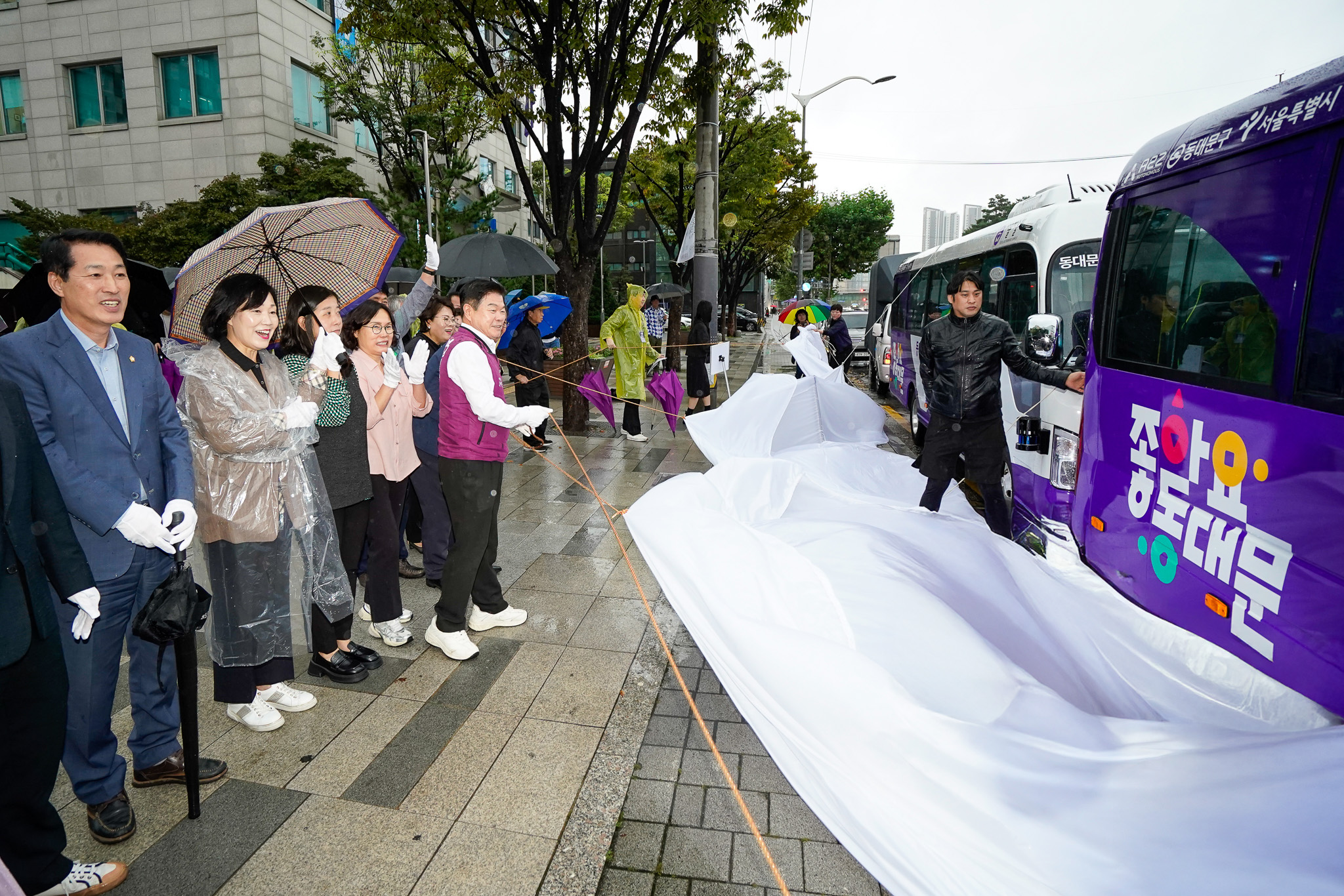 자율주행버스 개통식 이미지 3 - 본문에 자세한설명을 제공합니다.