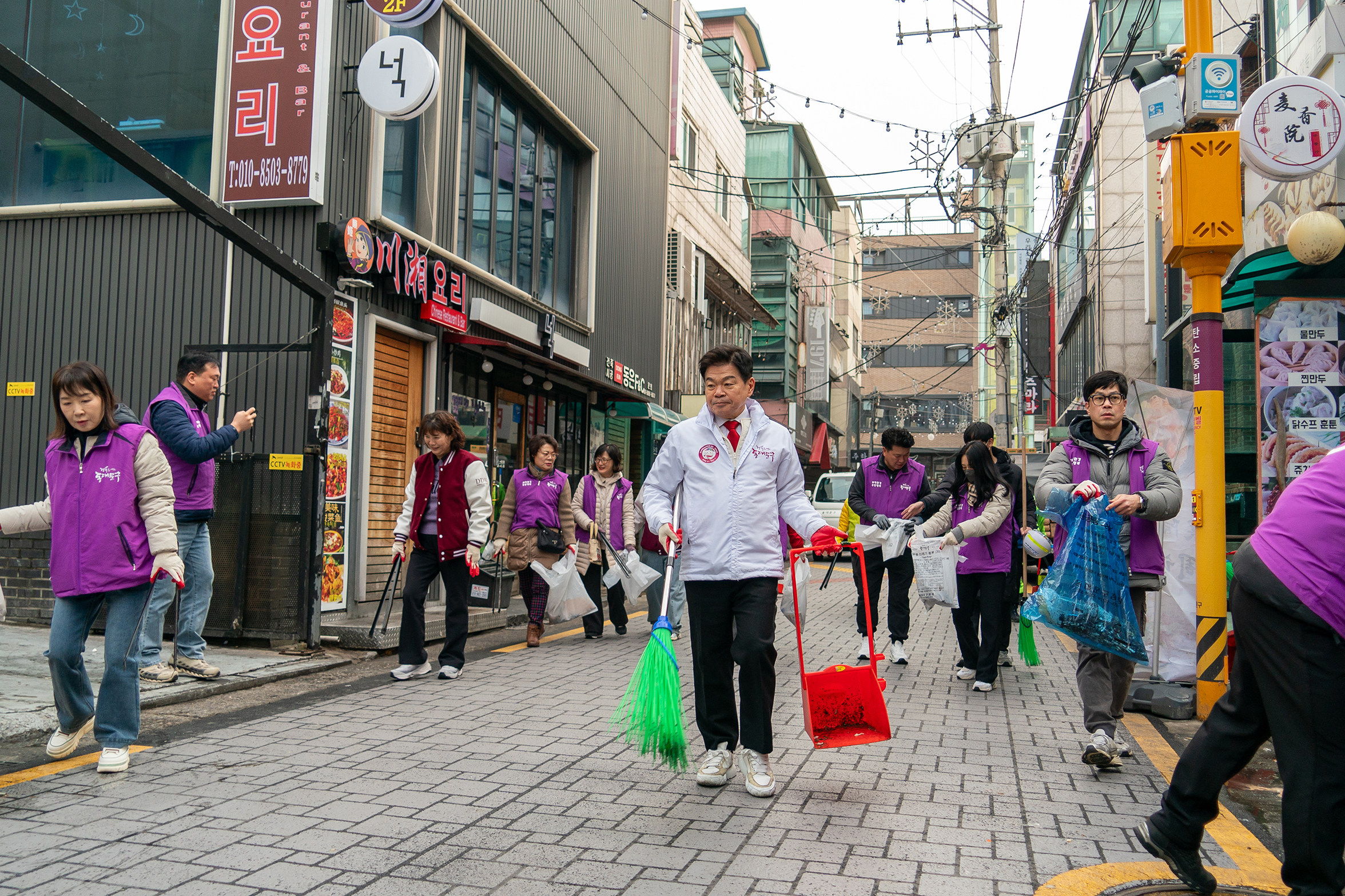 봄맞이 우리동네 뒷골목 대청소의 날 이미지 4 - 본문에 자세한설명을 제공합니다.