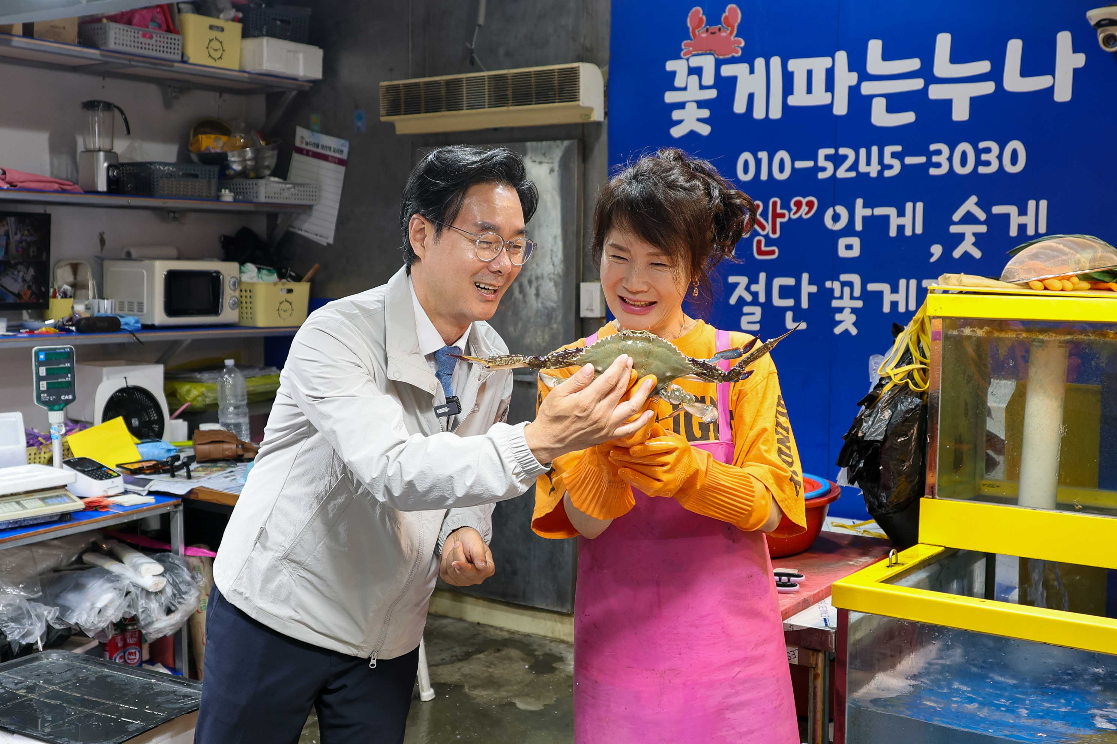 추석맞이 관내 전통시장 방문 이미지 2 - 본문에 자세한설명을 제공합니다.
