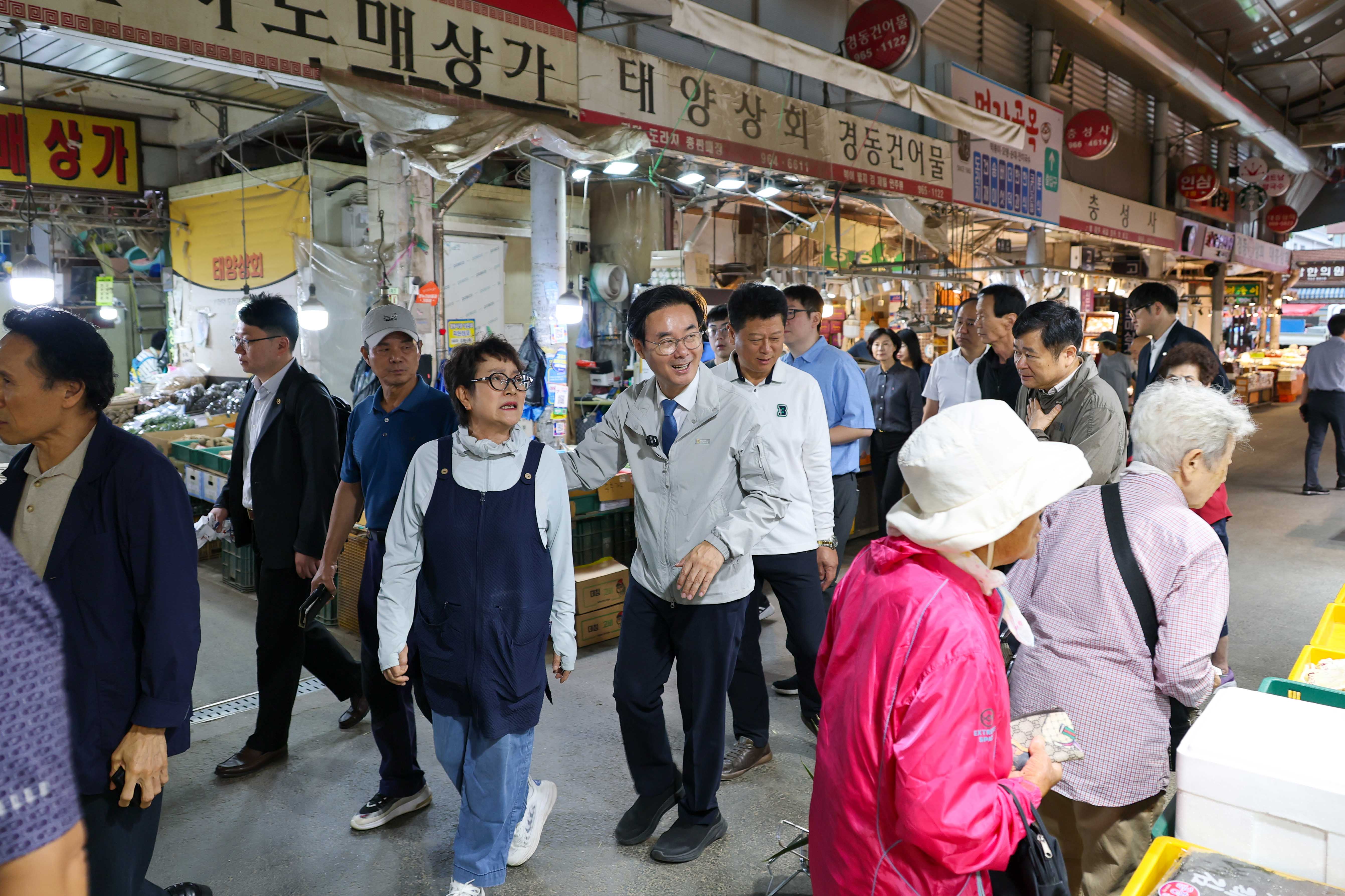 추석맞이 관내 전통시장 방문 이미지 10 - 본문에 자세한설명을 제공합니다.