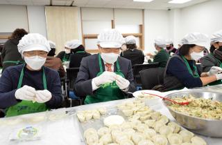 설맞이 수제만두  빚기 자원봉사 이미지