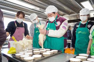 틴틴볼 1기 제빵 봉사활동 이미지