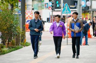 제기동역에서 청량리역 방향 경동시장사거리 일대의 교통체증 완화와 거리환경 개선 차로 확장공사 완료 이미지