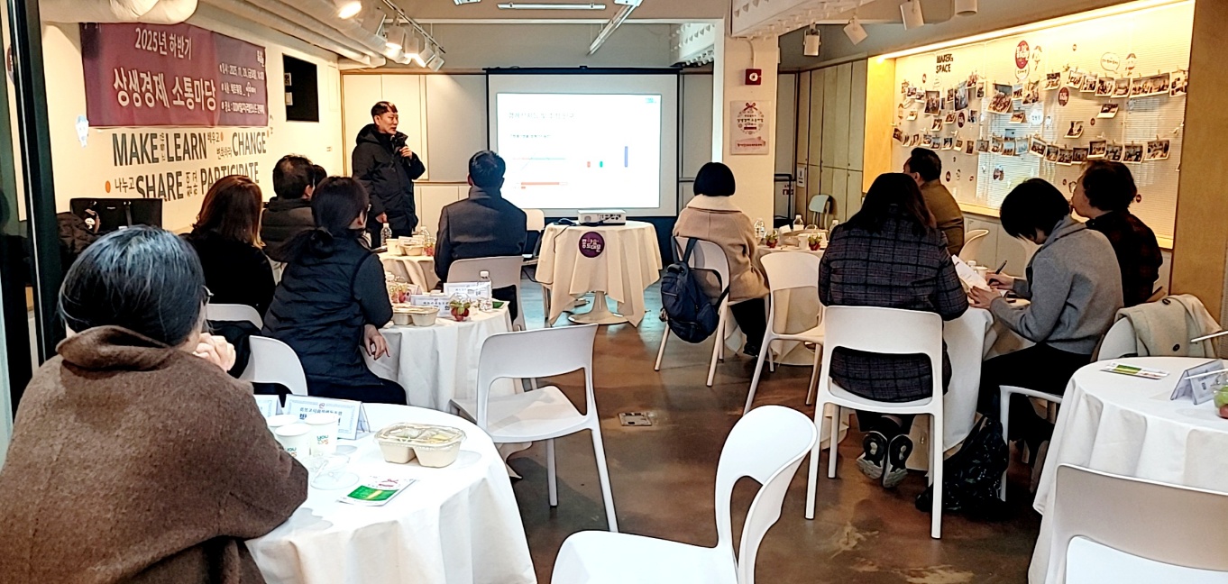 프리웨일 권오진 대표님이  지난 1년간 프리웨일의 사업 성과를 소개하고