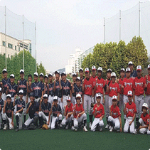 A friendly match between Toshima's Uouth Baseball Team and Dongdaemun-gu's Little Baseball Team