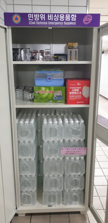 대형비상용품함(답십리역 시범설치형)의 내부 사진