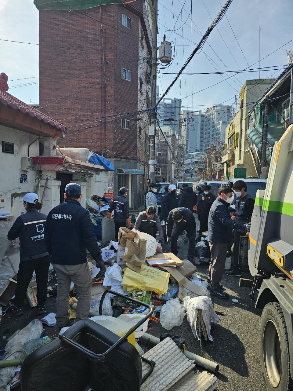 골목길 적치쓰레기 수거(전농1동) 정비 후 사진입니다.